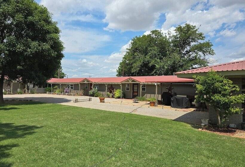 Мотель Roots Retreat