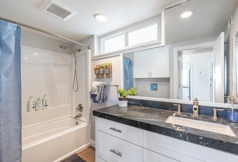 Ocean Breeze Buyout By Avantstay Steps To Beach!