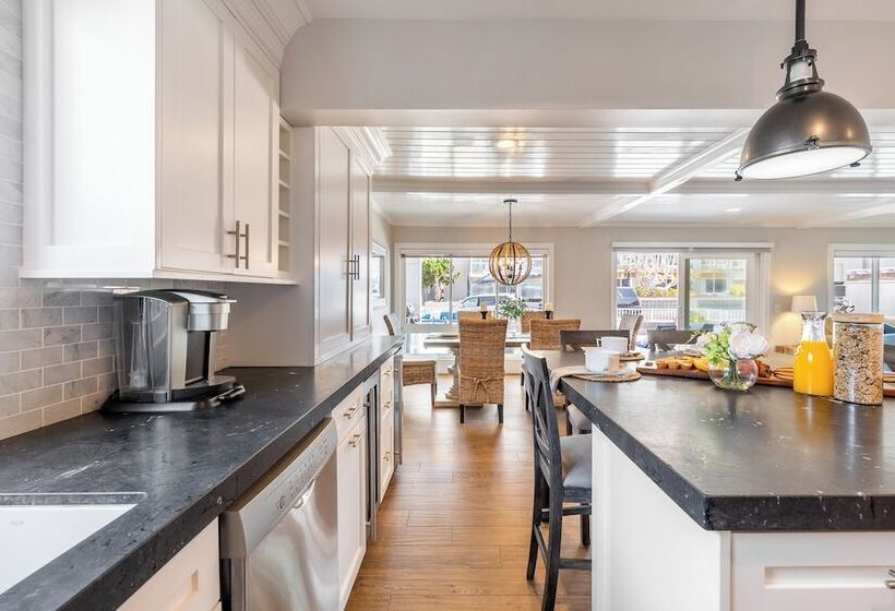 Ocean Breeze Buyout By Avantstay Steps To Beach!