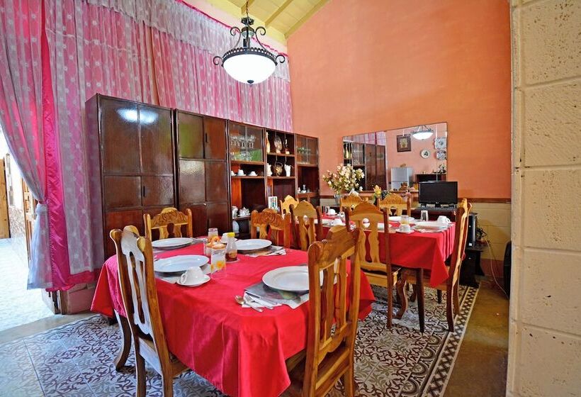 پانسیون Cadena Hostal Roberto Carlos