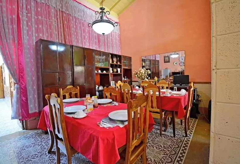 پانسیون Cadena Hostal Roberto Carlos