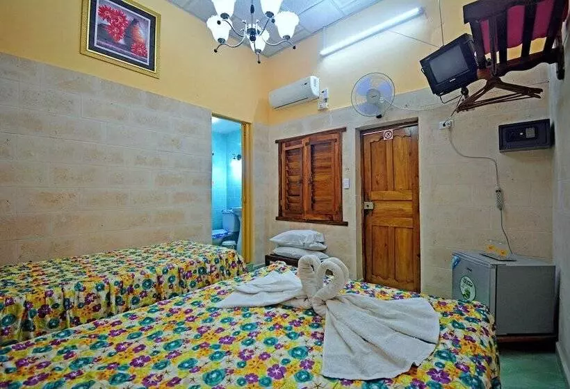 پانسیون Cadena Hostal Roberto Carlos