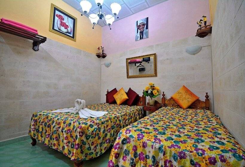 پانسیون Cadena Hostal Roberto Carlos