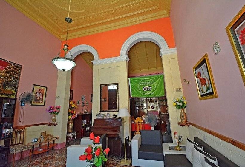 پانسیون Cadena Hostal Roberto Carlos