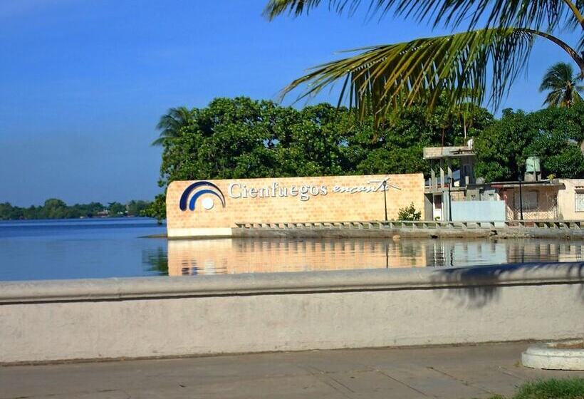 پانسیون Cadena Hostal Roberto Carlos