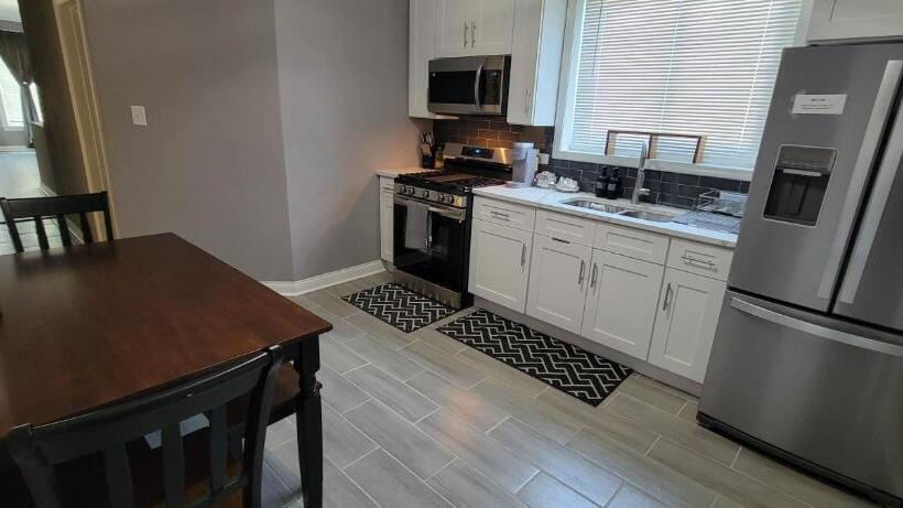 بنسيون Chicago Avenue Inn