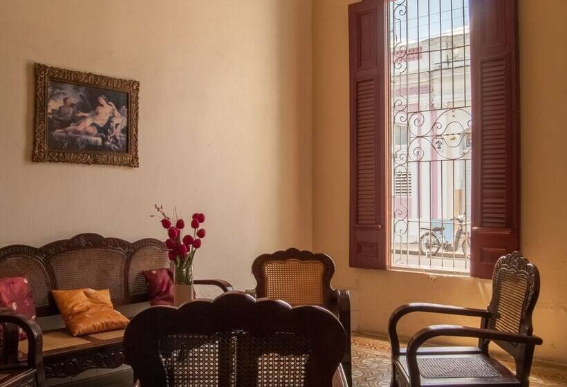 پانسیون Hostal Juventas