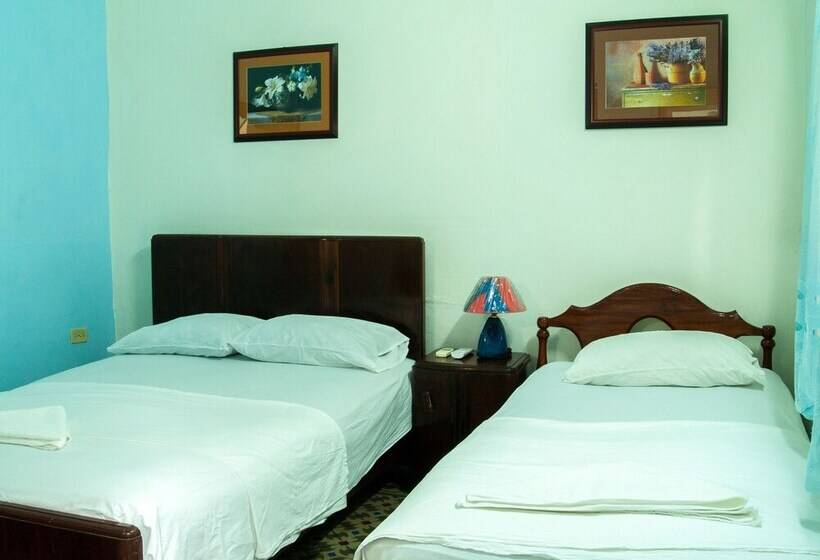 پانسیون Hostal Juventas