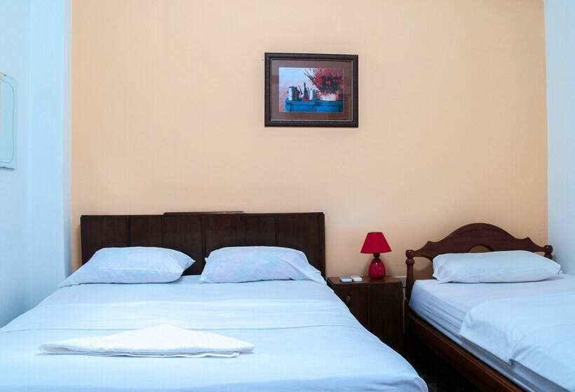 پانسیون Hostal Juventas