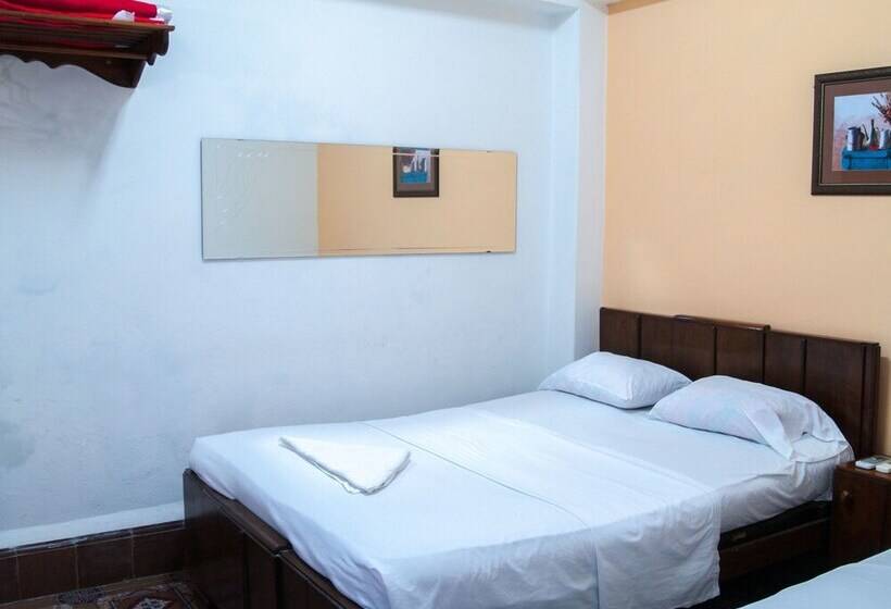 پانسیون Hostal Juventas