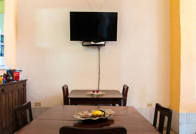 پانسیون Hostal Juventas