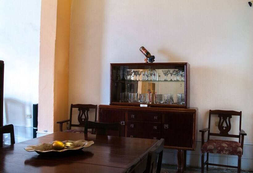 پانسیون Hostal Juventas