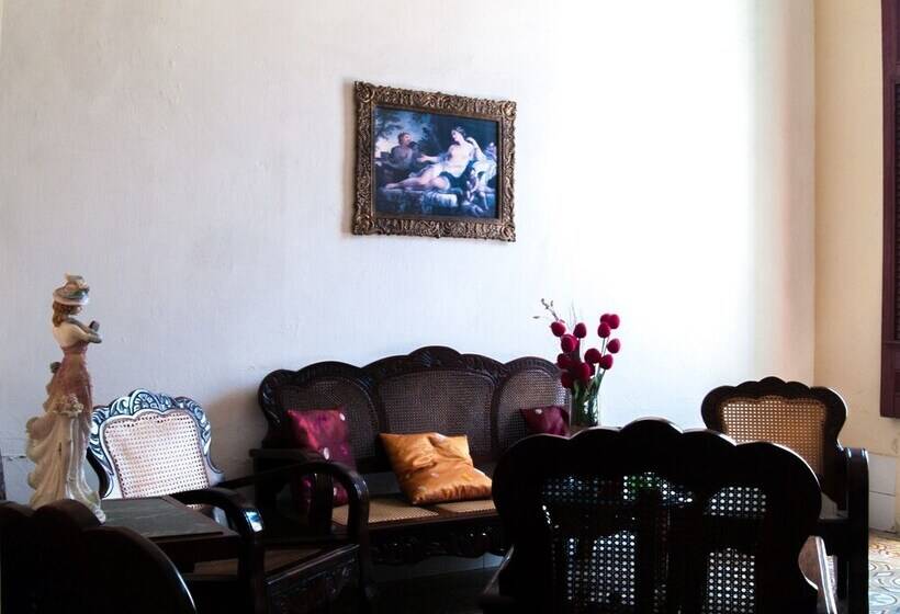 پانسیون Hostal Juventas