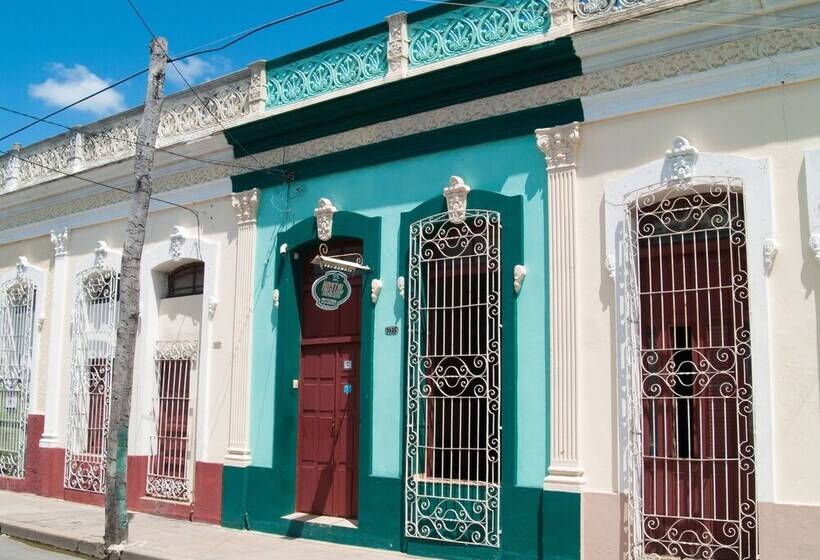 پانسیون Hostal Juventas