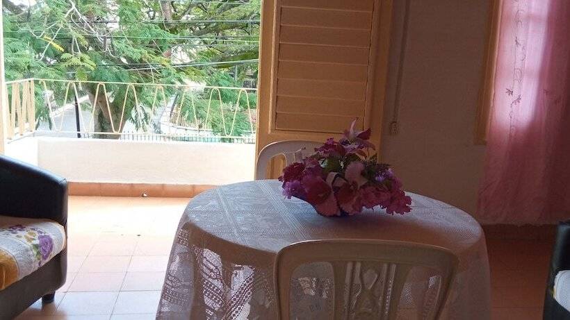 پانسیون Hostal La Caridad