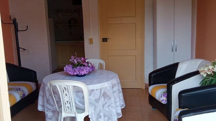 پانسیون Hostal La Caridad