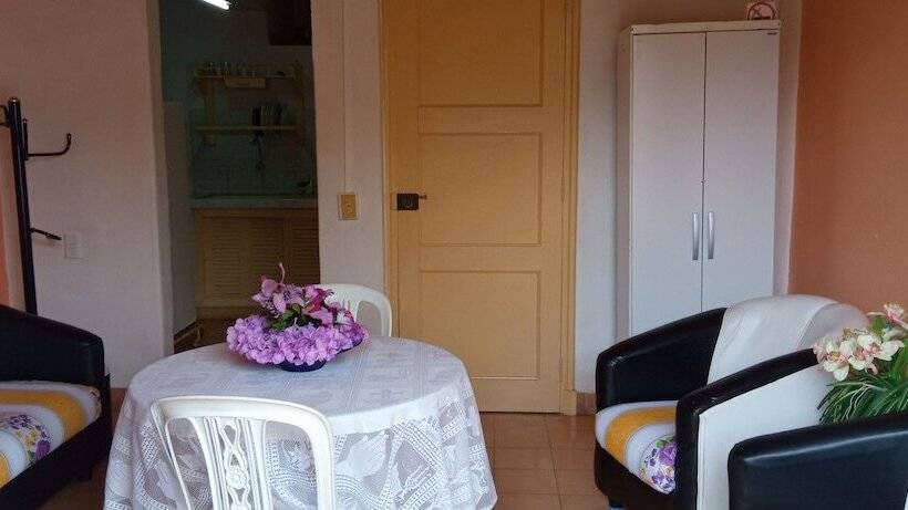 پانسیون Hostal La Caridad