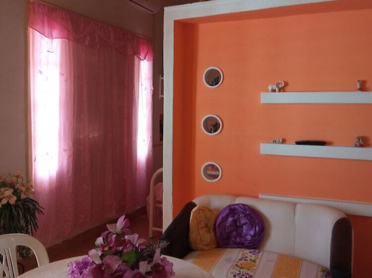 پانسیون Hostal La Caridad