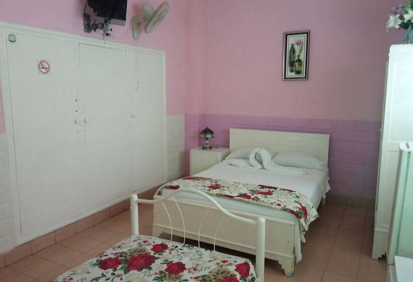 پانسیون Hostal La Caridad