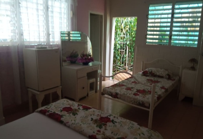 پانسیون Hostal La Caridad