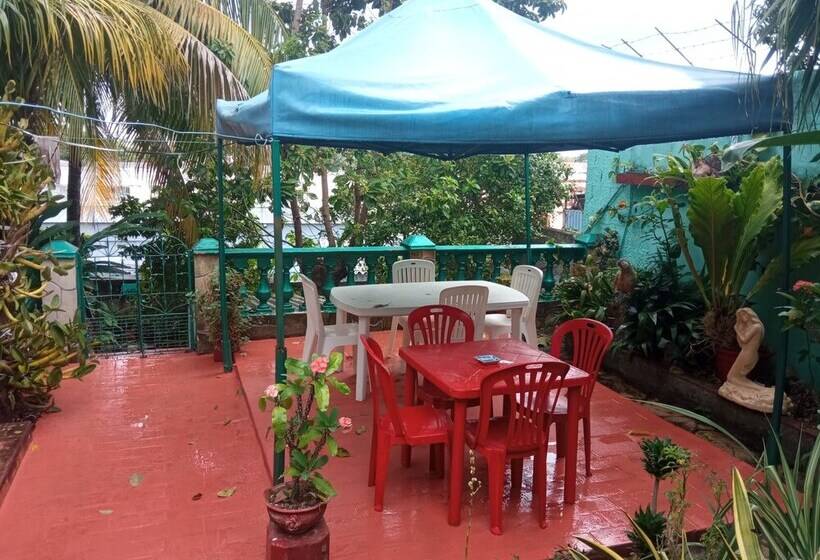 پانسیون Hostal La Caridad