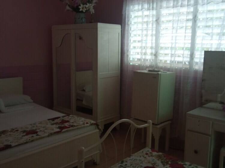 پانسیون Hostal La Caridad