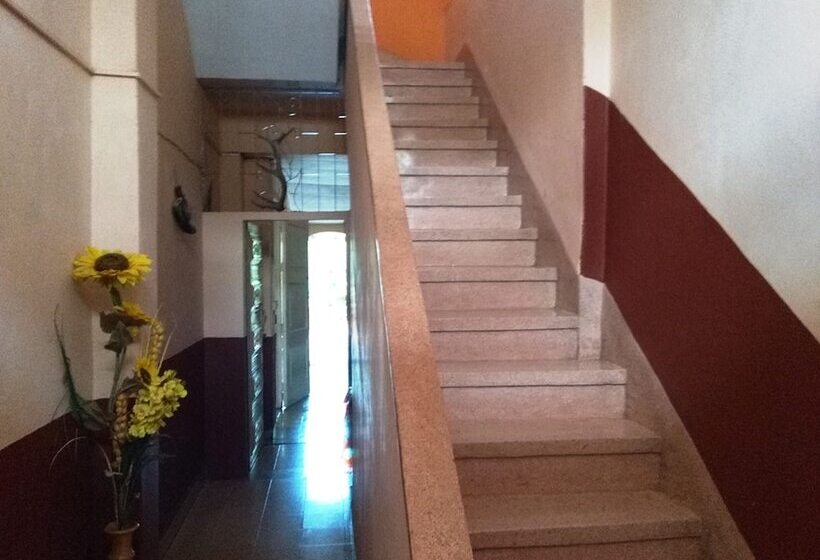 پانسیون Hostal La Caridad