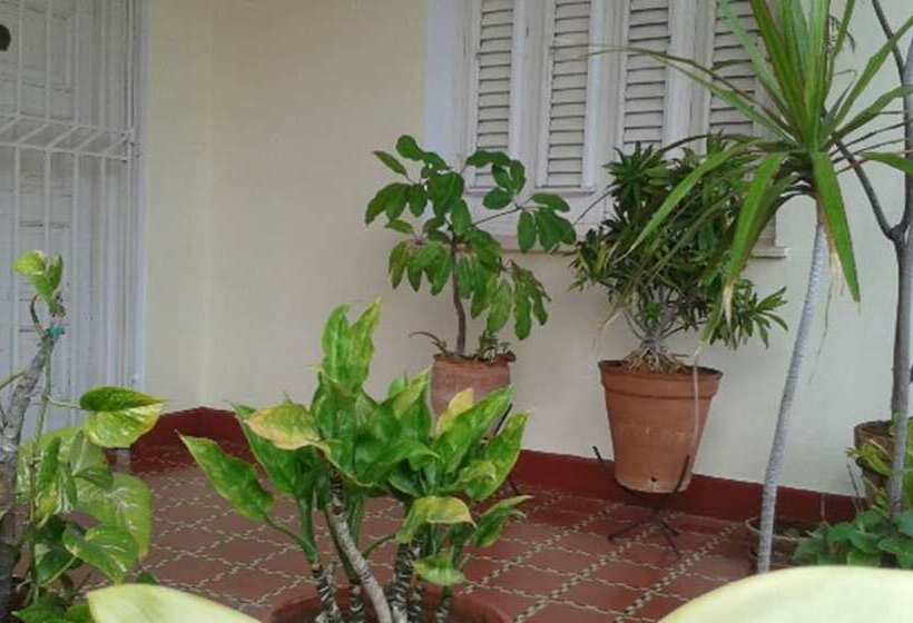 پانسیون Hostal La Caridad