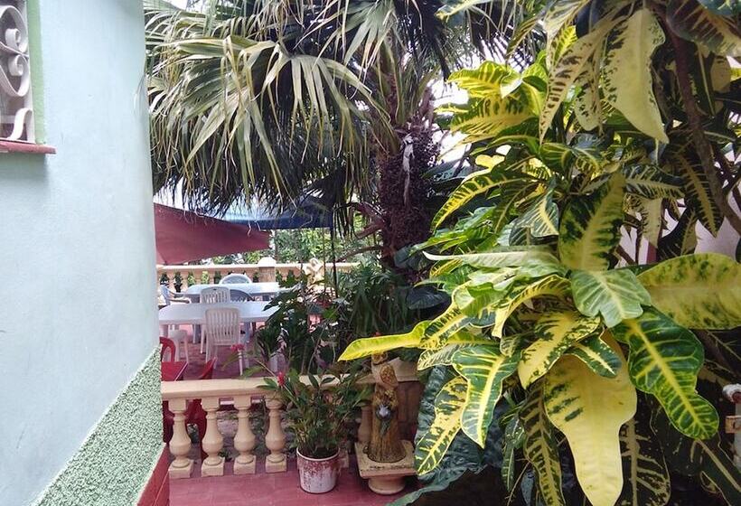 پانسیون Hostal La Caridad