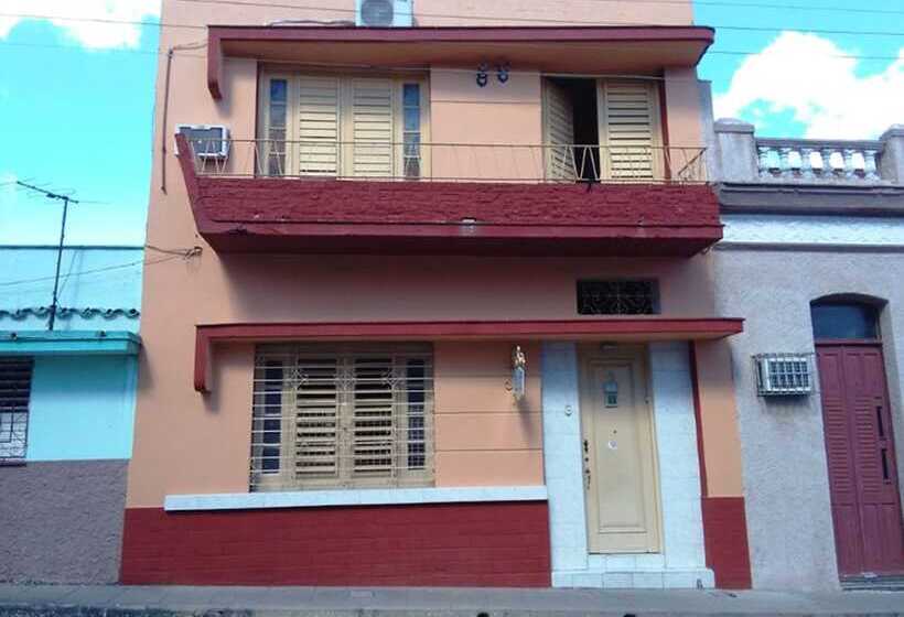 پانسیون Hostal La Caridad