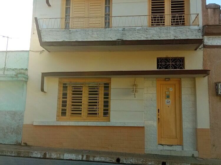 پانسیون Hostal La Caridad