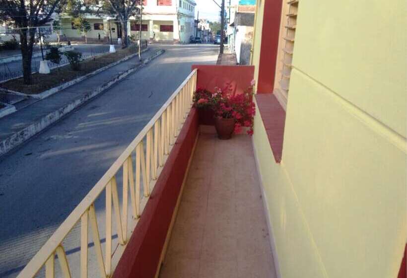 پانسیون Hostal La Caridad