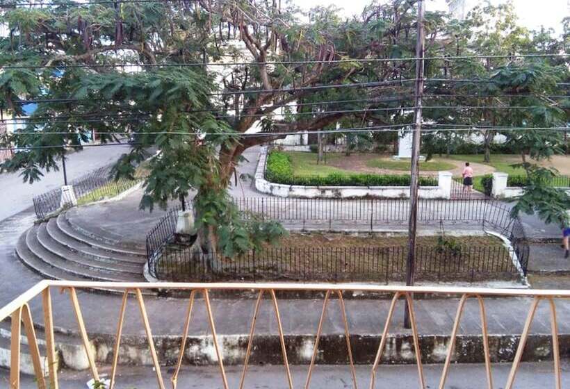 پانسیون Hostal La Caridad