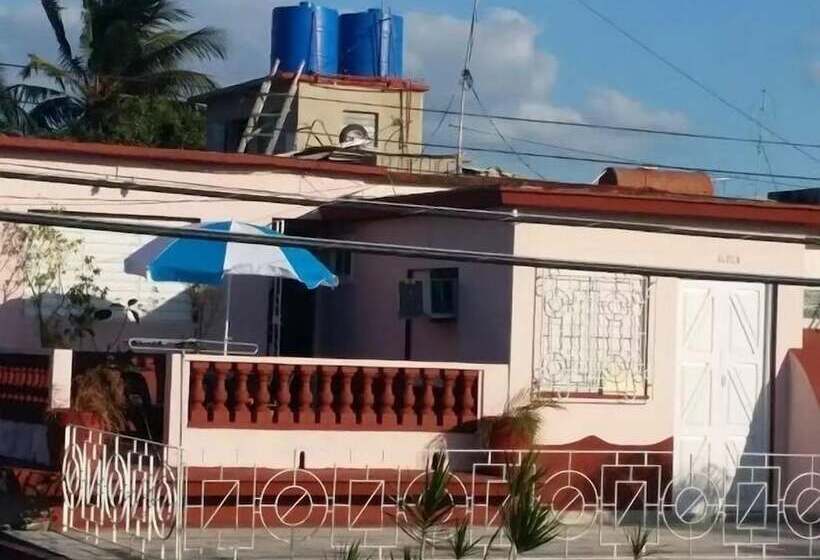 پانسیون Hostal Villa Mirty