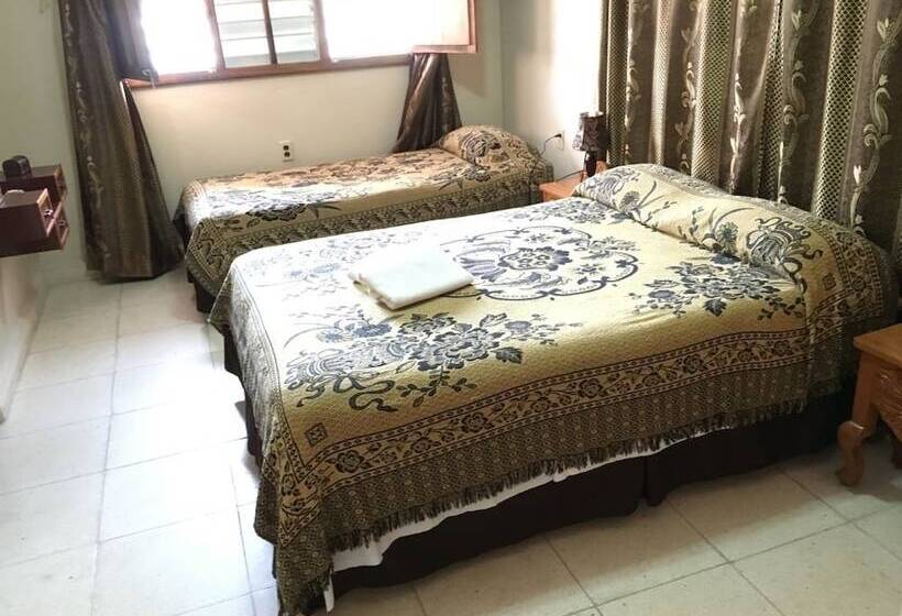 پانسیون Hostal Villa Mirty