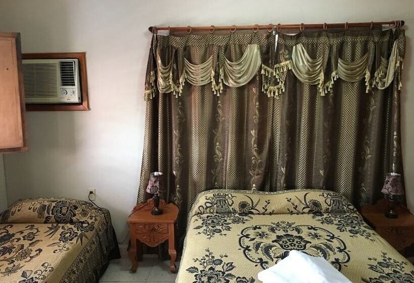 پانسیون Hostal Villa Mirty