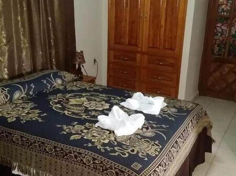 پانسیون Hostal Villa Mirty
