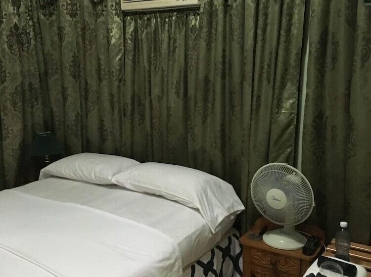 پانسیون Hostal Villa Mirty