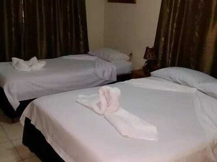 پانسیون Hostal Villa Mirty