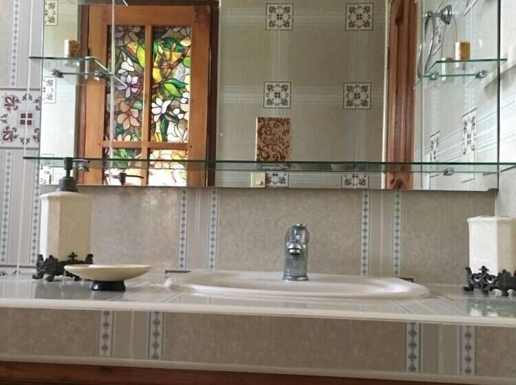 پانسیون Hostal Villa Mirty