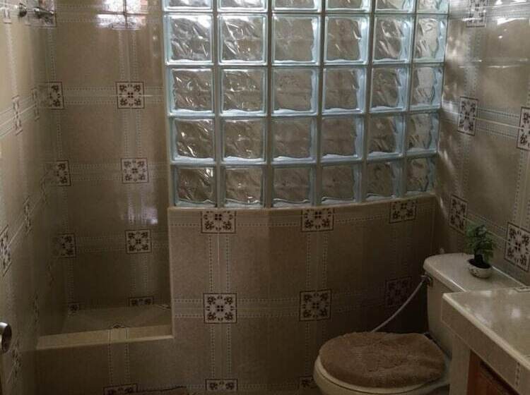 پانسیون Hostal Villa Mirty