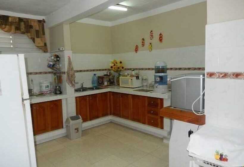 پانسیون Hostal Villa Mirty