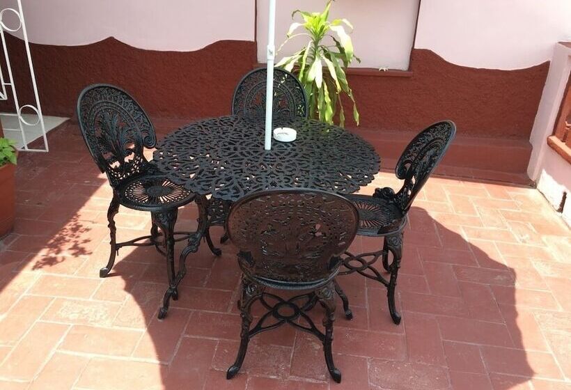 پانسیون Hostal Villa Mirty