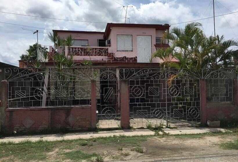 پانسیون Hostal Villa Mirty