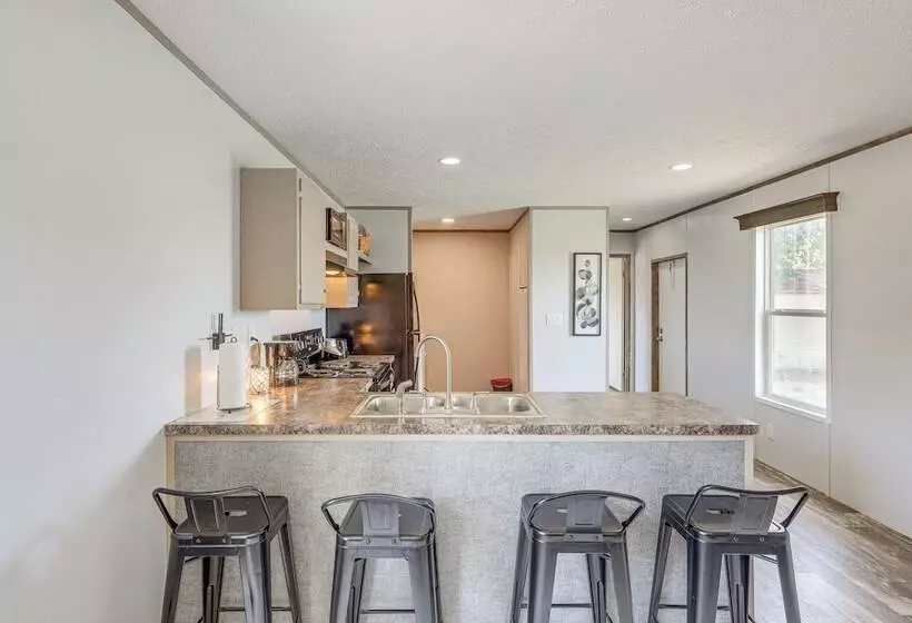 Pet Friendly Kempner Escape Near Parks & Trails!