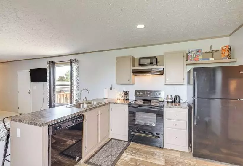 Pet Friendly Kempner Escape Near Parks & Trails!