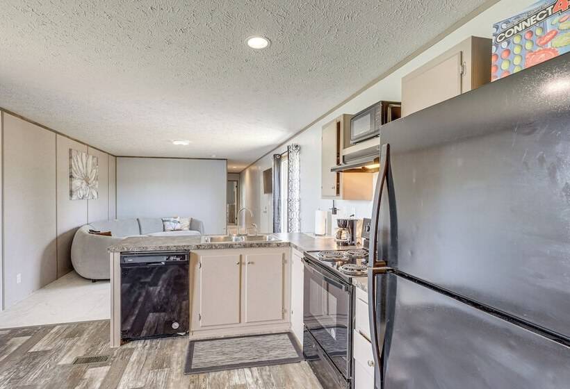 Pet Friendly Kempner Escape Near Parks & Trails!