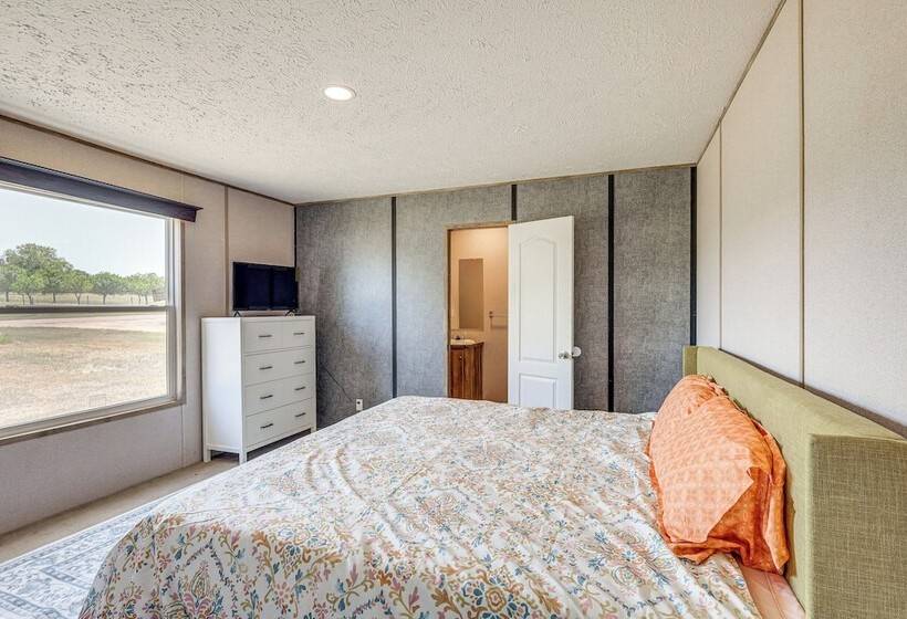 Pet Friendly Kempner Escape Near Parks & Trails!