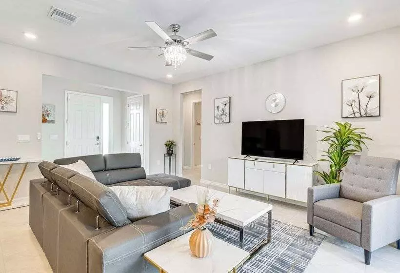 Pet Friendly Port Charlotte Home W/ Gas Grill!
