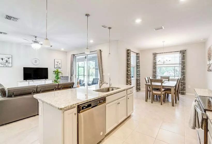 Pet Friendly Port Charlotte Home W/ Gas Grill!